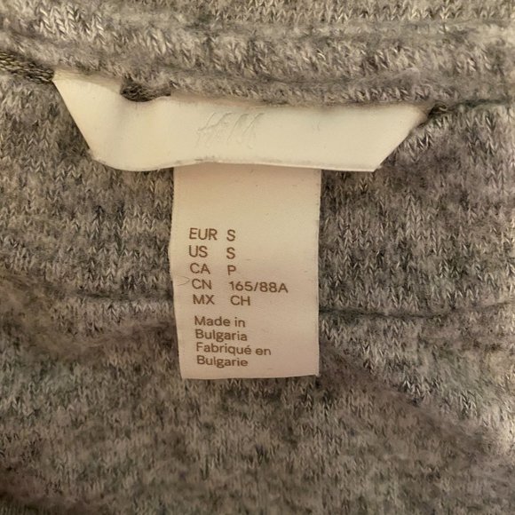 H&M Sweater - Picture 2 of 2